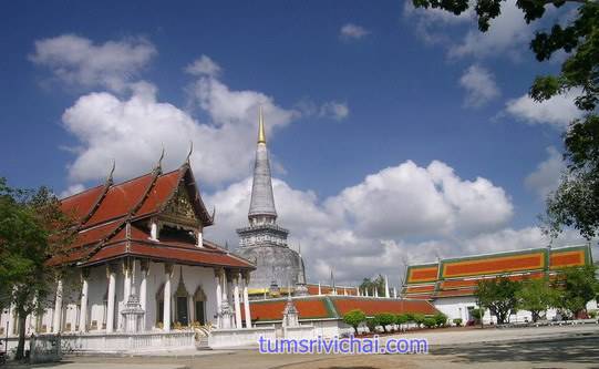 Wat Phra Mahathat Woramahawiharn